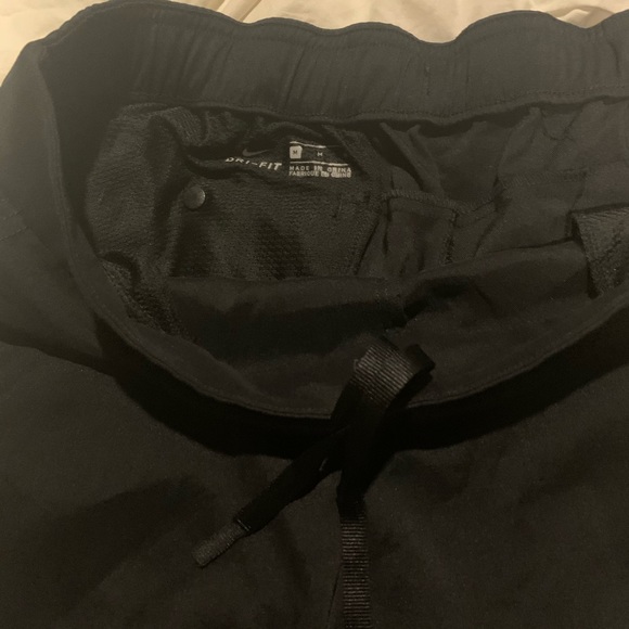 NIKE GOLF SHORTS - Picture 2 of 2